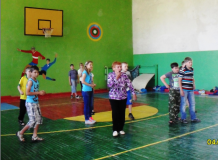 Спортивный праздник для детской площадки в школе проводимый 04.06.2013 - 8