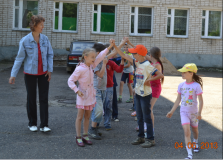 Спортивный праздник для детской площадки в школе проводимый 04.06.2013 - 6