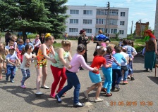 31 мая, ко Дню защиты детей, на площади перед Кощинским СДК прошло театрализованное представление «П - 17