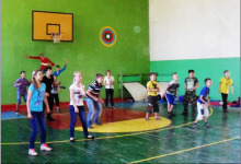 Спортивный праздник для детской площадки в школе проводимый 04.06.2013 - 9